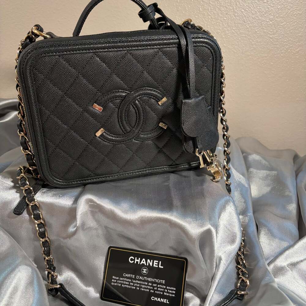 Chanel Filigree Vanity Case Quilted Caviar Medium - Picture 1 of 8